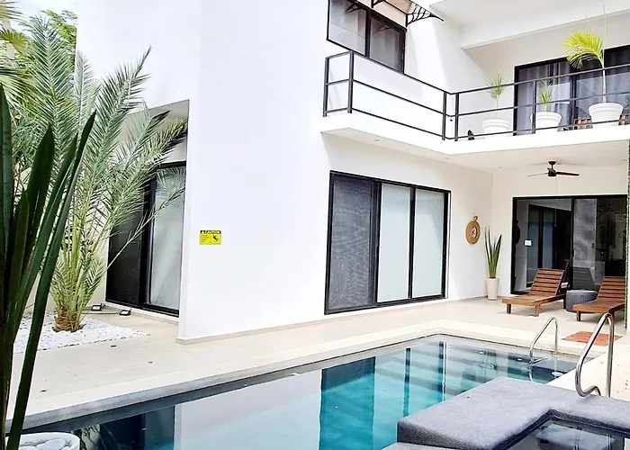 Azul Luxury For Less